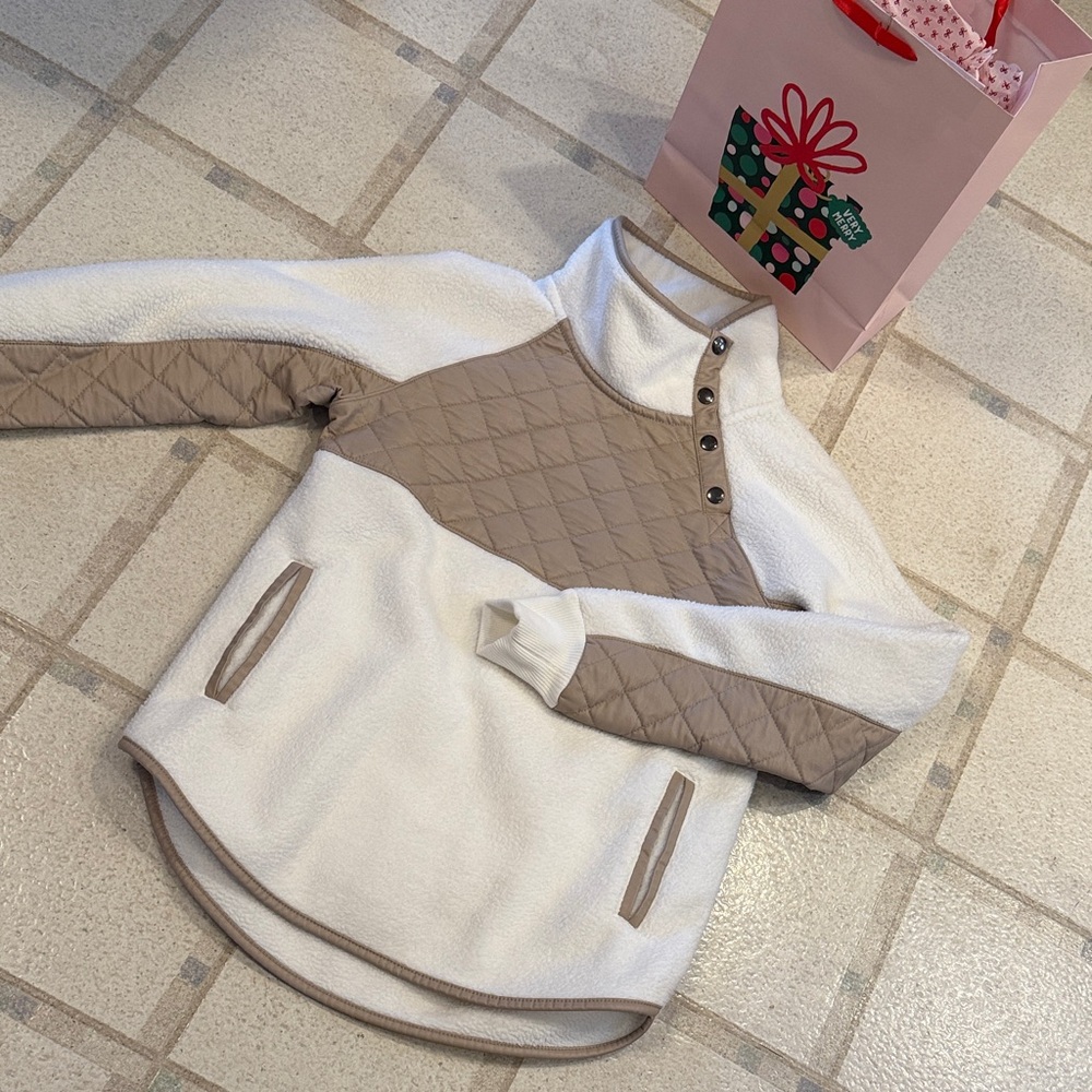 Abercrombie and Fitch winter white fleece with faux leather trim. Extra small.